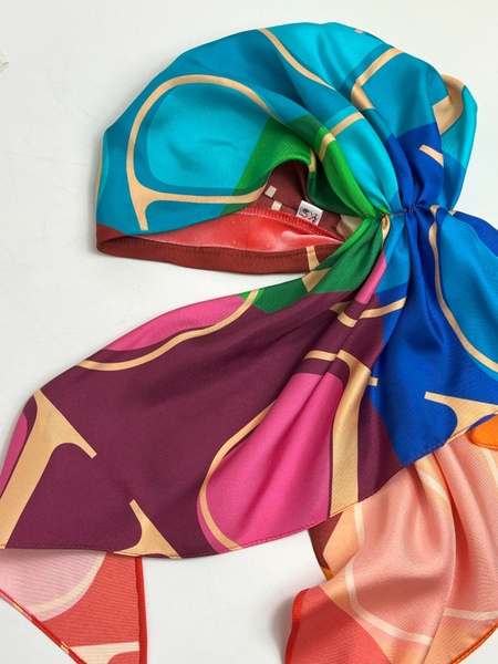 Шелковая бандана Valentino с имитацией платка разноцветная фото