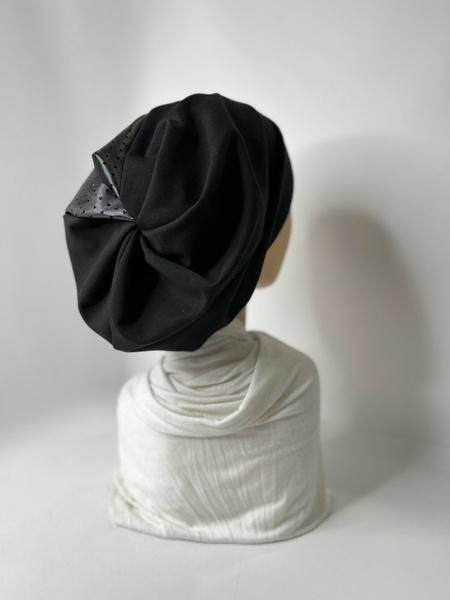 Шапочка Міріам зимова з флісом чорна трикотажна зі вставками перфарована еко-шкіра фото