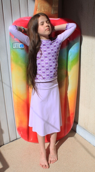 Дитячий купальний костюм комбілегінси лілові та кофтинка з принтом квадрати фото