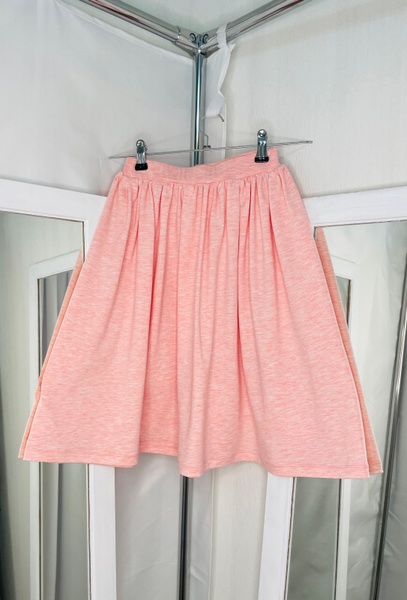 Детская свободная трикотажная юбка на резинке Кораллового оттенка фото