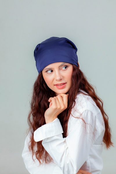 Темно-синяя шапочка Дива комбинированая фото