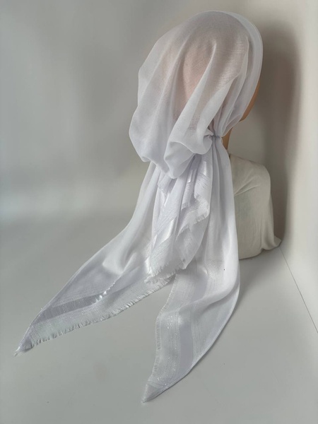 Бандана с имитацией платка белая с полосочками люрекса фото