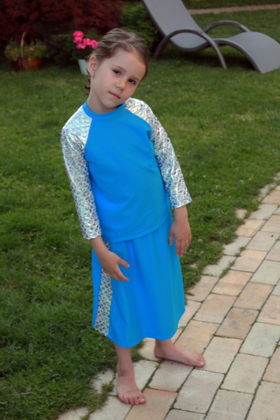 Детский купальный костюм (юбочка и кофточка и леггинсы синий с чешуйками) фото