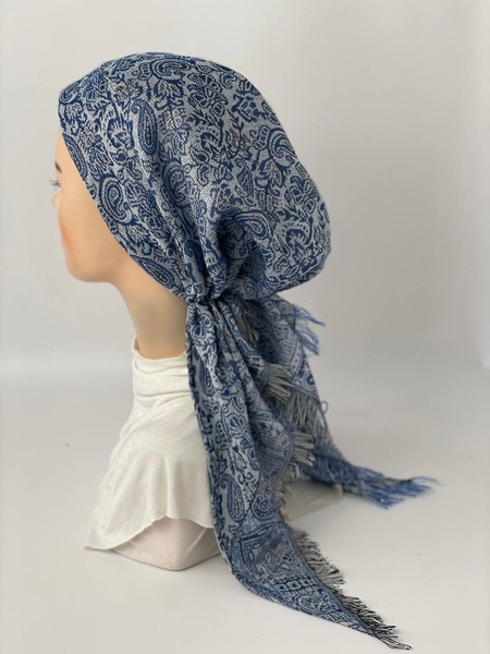 Бандана с имитацией платка голубовато-синяя с узором и люрексом фото