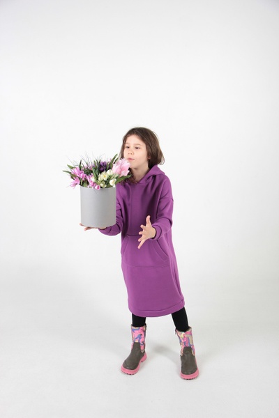 Сиреневое детское платье-худи с начесом и цветочным принтом в капюшоне фото