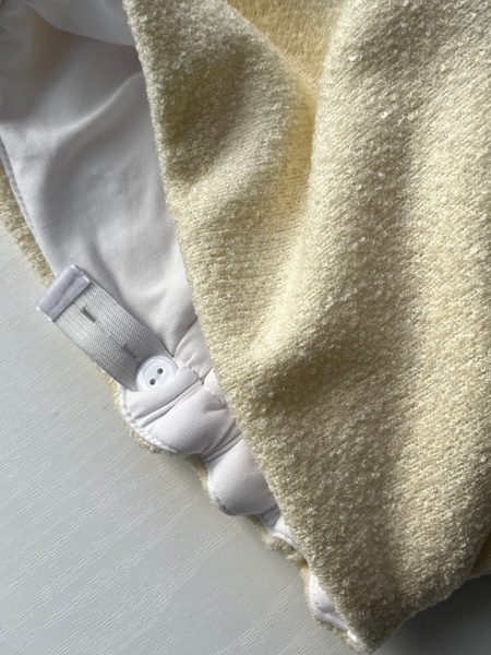 Зимняя молочна беретка с флисом букле фото
