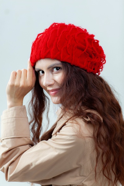 Шапочка Мириам теплая красная с ниточками фото