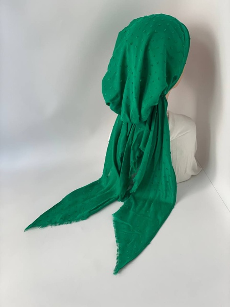 Банадна с имитацией платка однотонная зеленая штапель текстурный фото