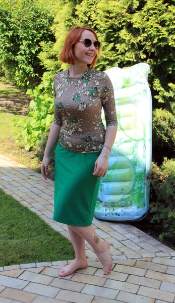 Купальный костюм (зеленая юбочка+кофточка с драгоценным принтом) фото