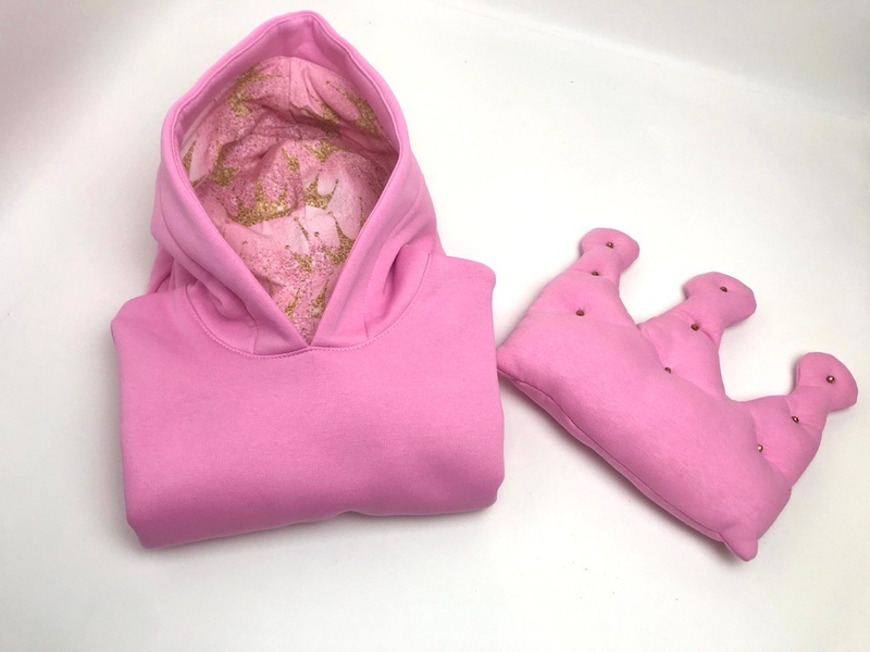 Розовое детское платье-худи с начесом с подкладкой "Корона" в капюшоне фото