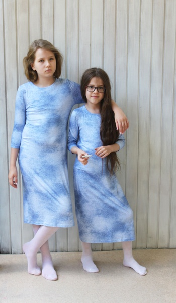 Дитячя домашня сукня блакитна з білим принтом фото